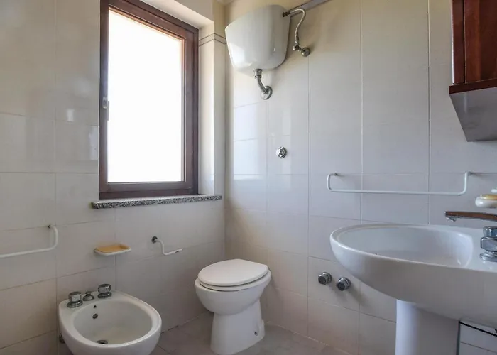 Apartament Gorgeous In With House Sea View